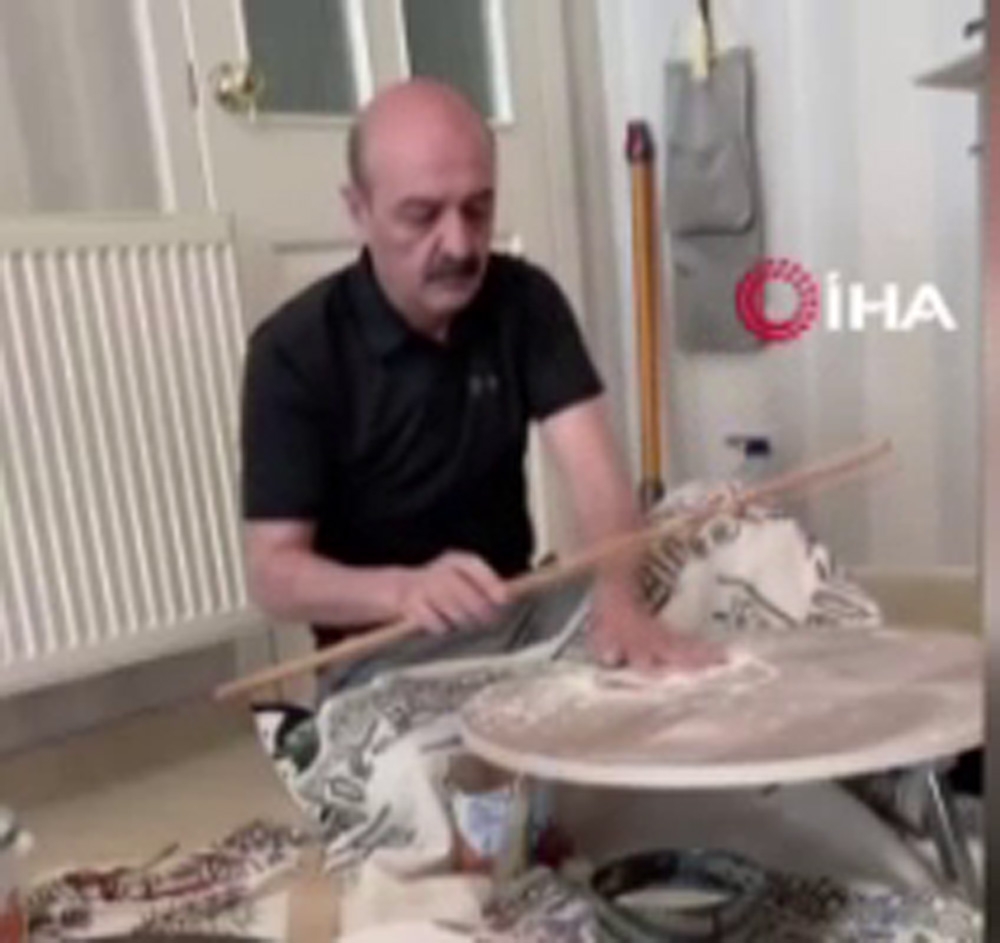 Bahçeli’nin TBMM Özel Kalem Müdürü evde hamur açtı