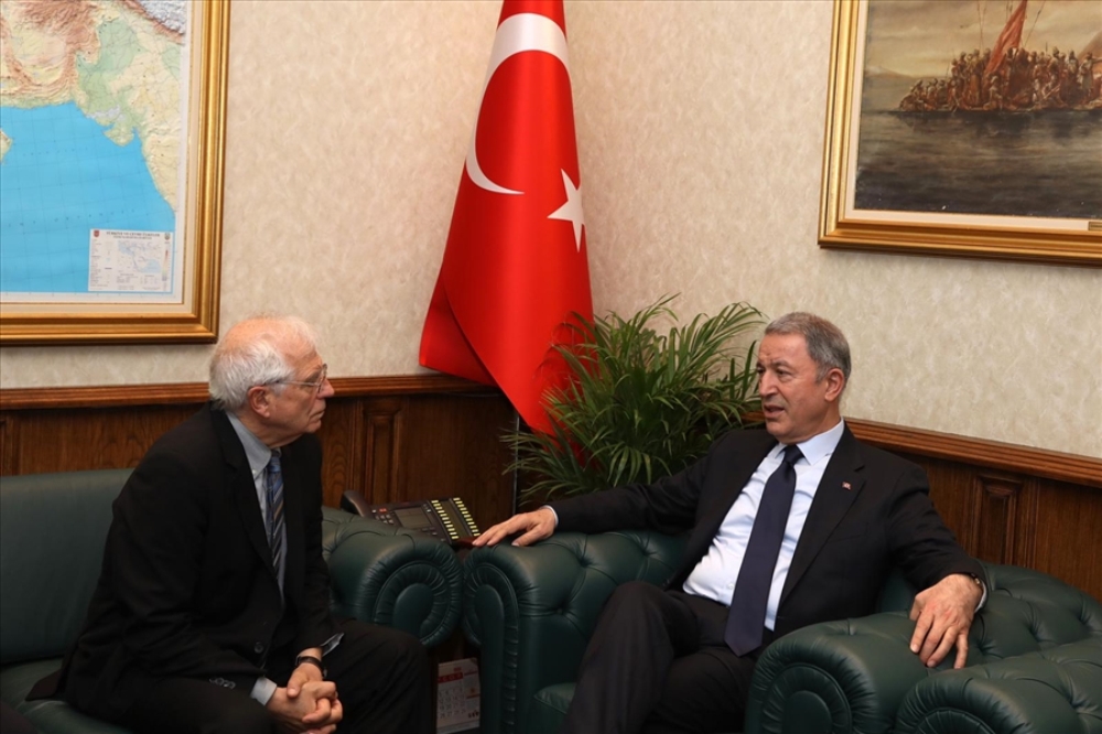 Bakan Akar AB Komisyonu Başkan Yardımcısıyla bir araya geldi