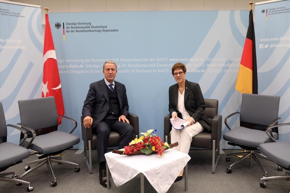 Bakan Akar, Almanya Savunma Bakanı Karrenbauer ile telefonda görüştü