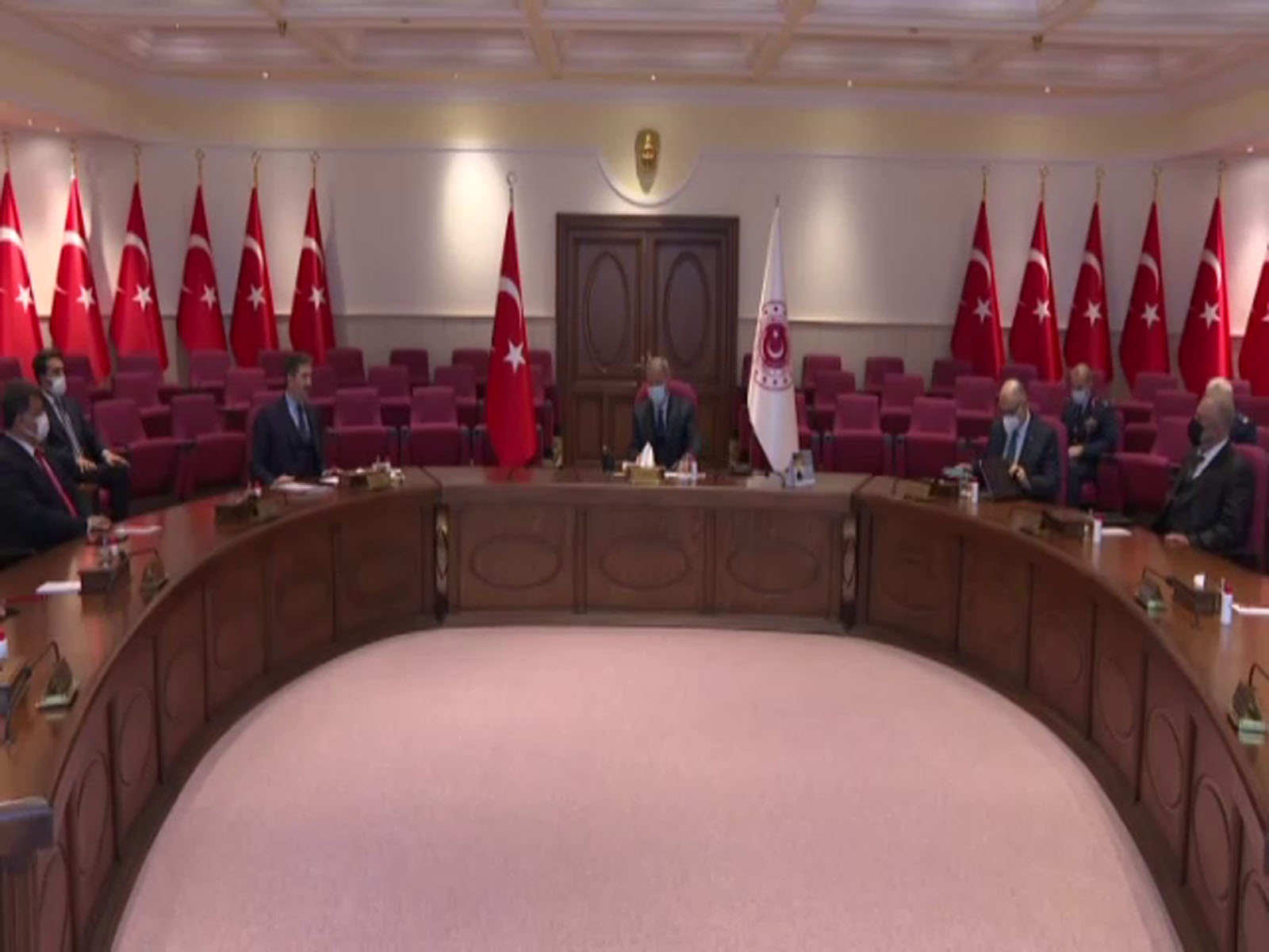 Bakan Akar, Avrupa’daki Türk dernek ve STK temsilcileriyle bir araya geldi