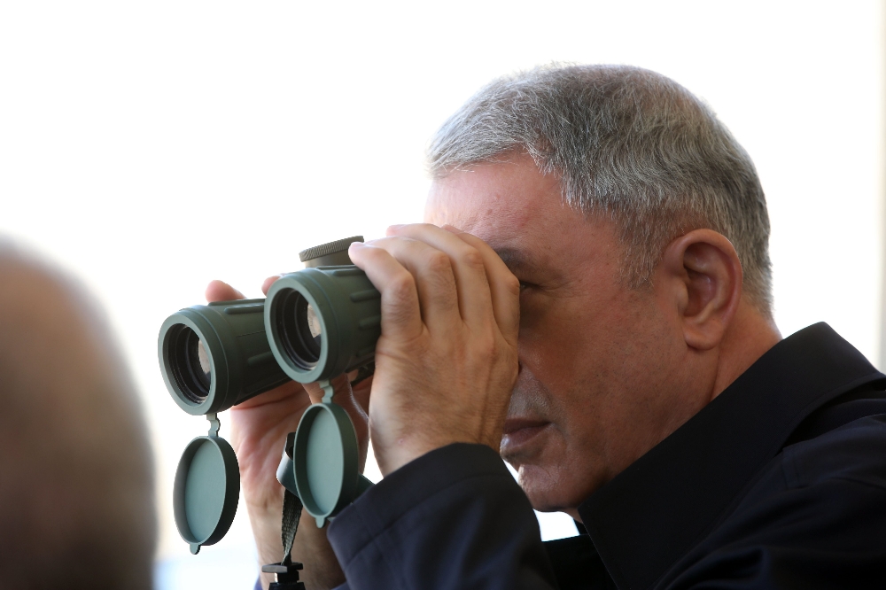Bakan Akar Azerbaycan’da icra edilen tatbikatı izledi