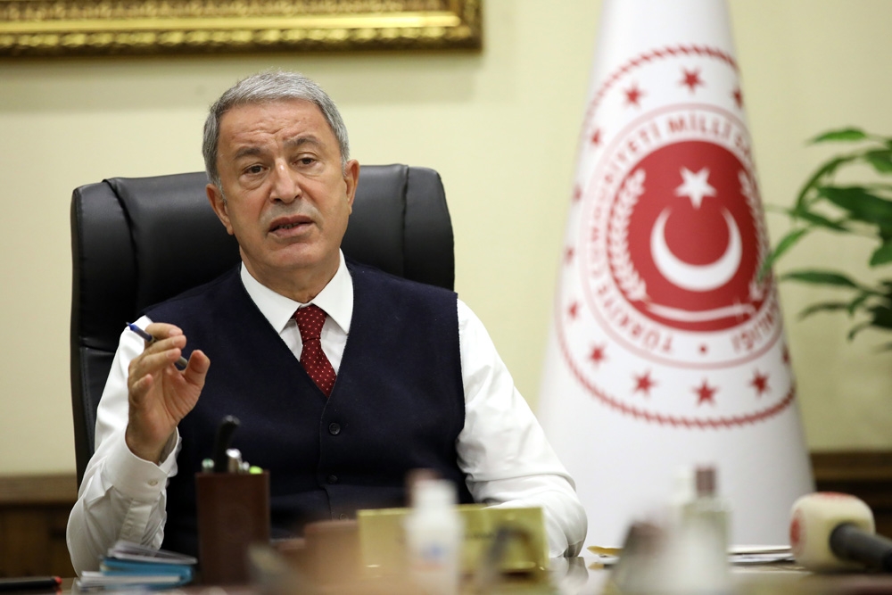Bakan Akar, birlik komutanları ile video konferansla görüştü, talimat verdi