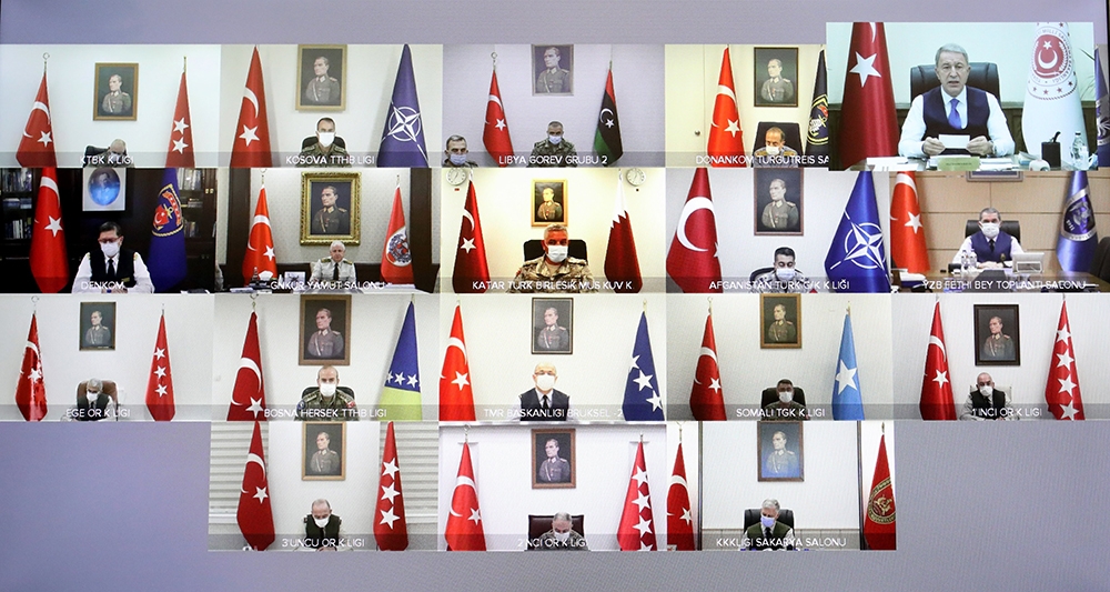 Bakan Akar birlik komutanlarından video konferans yöntemi ile bilgi aldı