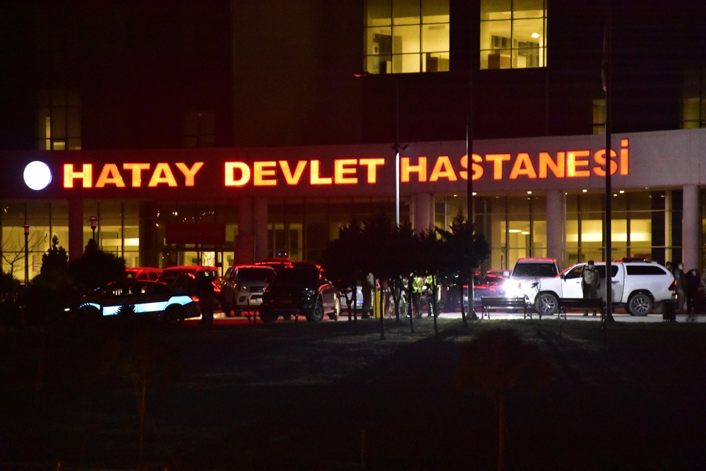 Bakan Akar, İdlib’de yaralanan askerleri ziyaret etti