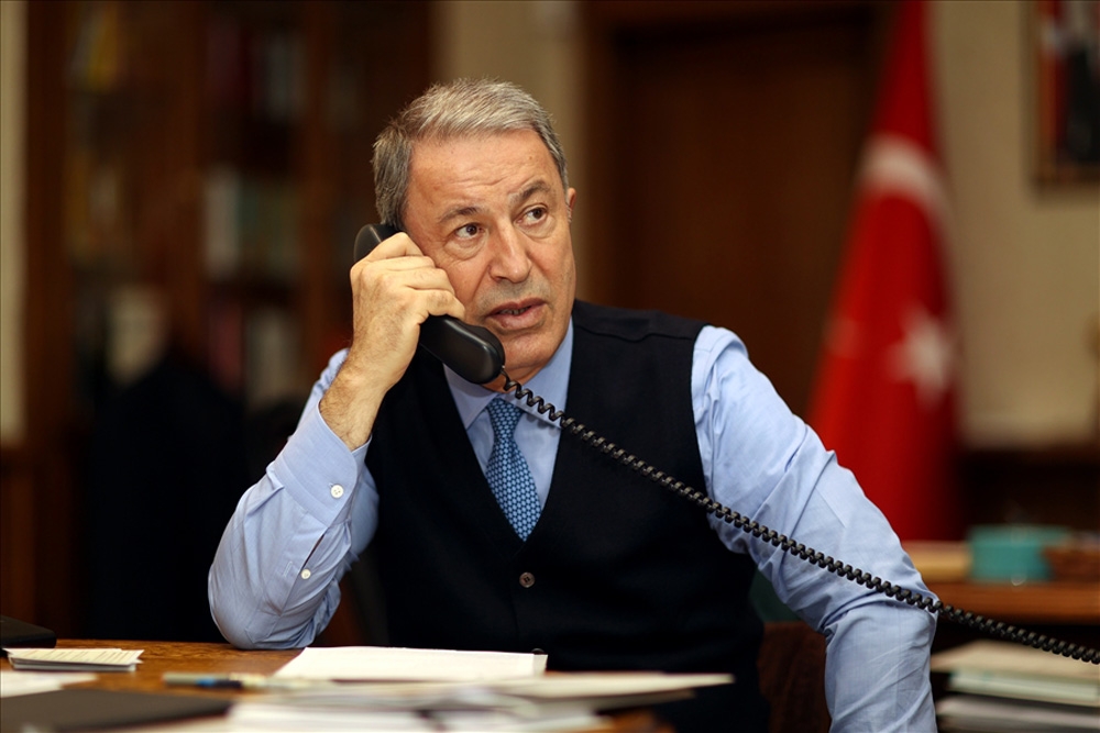 Bakan Akar İngiliz mevkidaşı ile telefonda görüştü