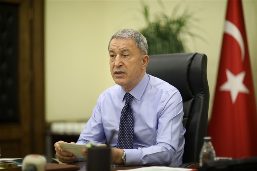 Bakan Akar, komutanlarla video konferans toplantısı gerçekleştirdi