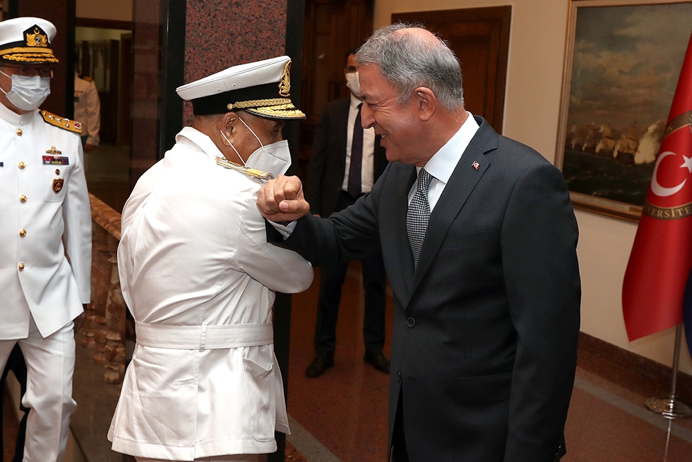 Bakan Akar, Libya Deniz Kuvvetleri Komutanı’nı kabul etti