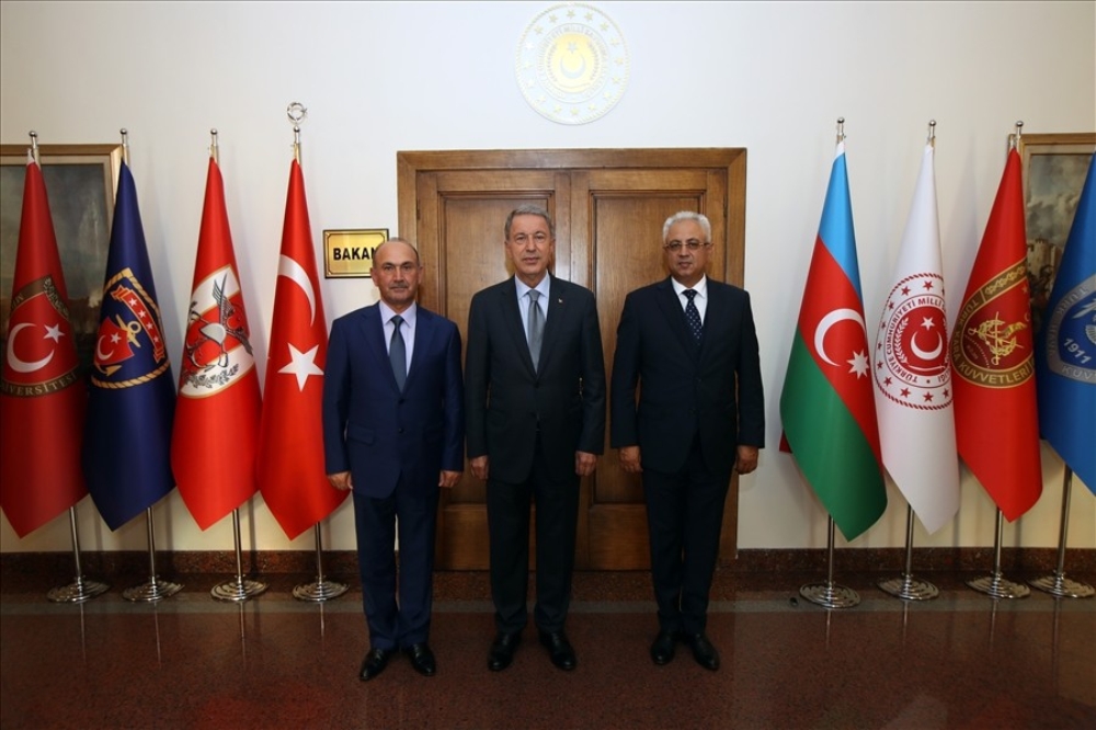 Bakan Akar, Nahçivan Ordu Komutanı ile bir araya geldi