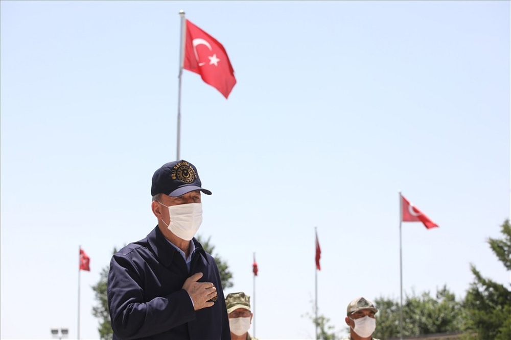 Bakan Akar, Pençe-Kaplan Operasyonu’nu sınır hattından takip ediyor