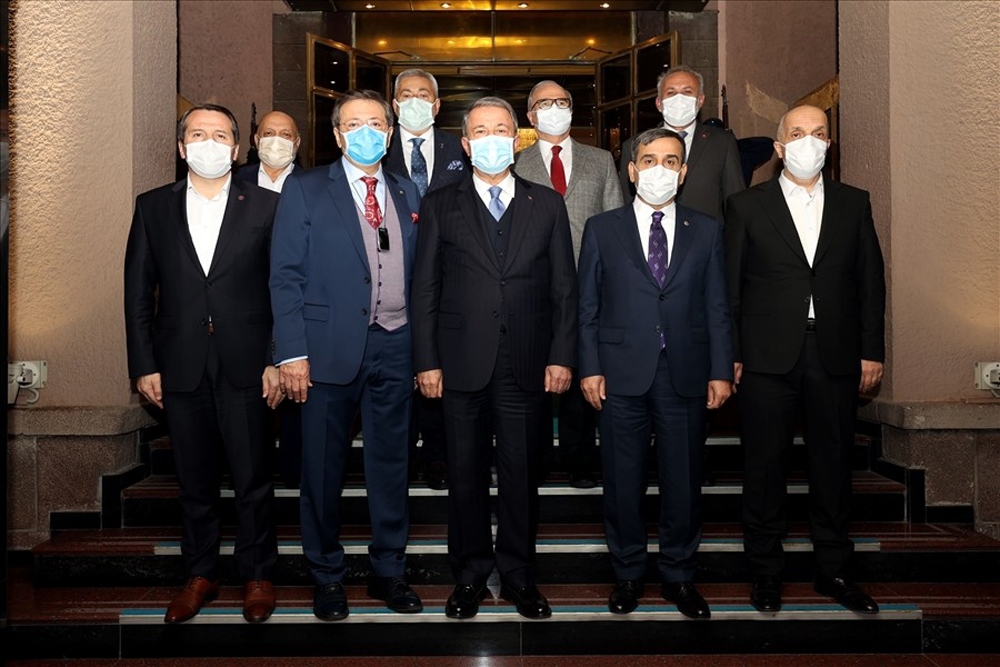 Bakan Akar Türk Silahlı Kuvvetleri aleyhindeki sözlere ilişkin tepki gösterdi