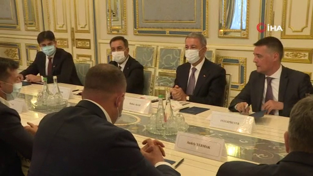 Bakan Akar, Ukrayna Devlet Başkanı Zelenskiy ile görüştü