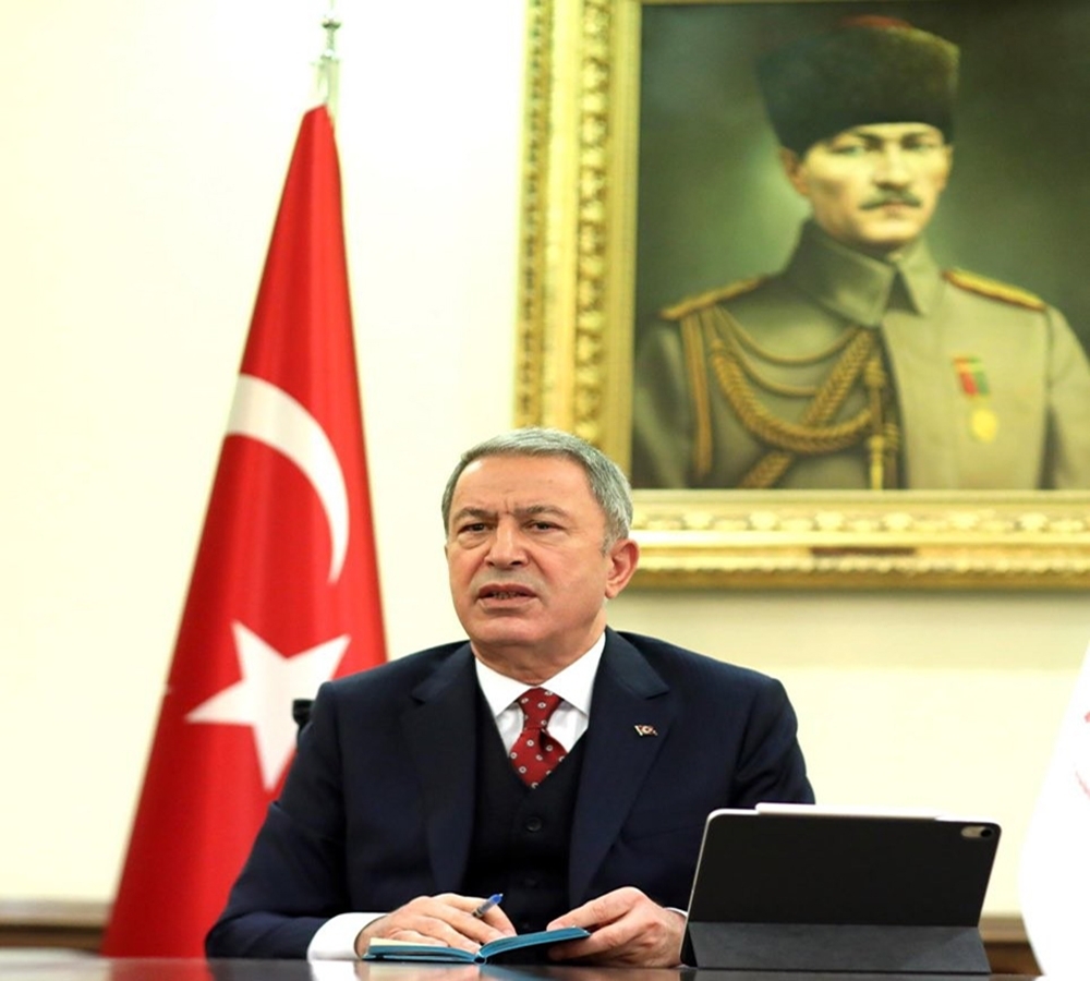 Bakan Akar ve Polonya Savunma Bakanı Blaszczak telefonda görüştü