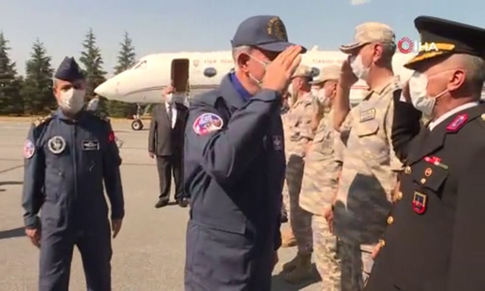 Bakan Akar: “Yeni uçuş eğitim yılı açılışını F-16 ile yaptığı uçuşla gerçekleştirdi”