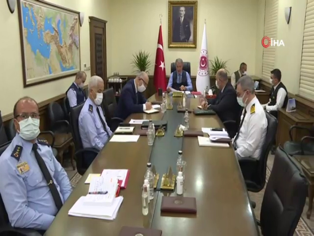 Bakan Akar’dan birlik komutanları ile video konferans