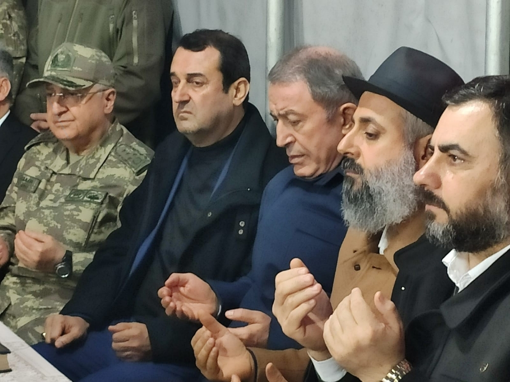 Bakan Akar’dan şehit ailesine taziye ziyareti