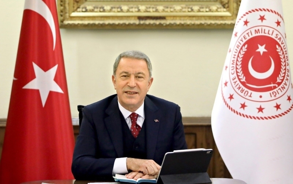 Bakan Akar’ı Kiev’de duygulandıran ‘not’