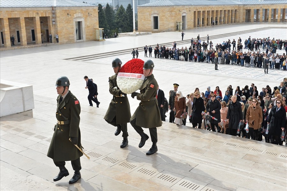 Bakan Akar’ın eşi Şule Akar’dan Anıtkabir’e ziyaret
