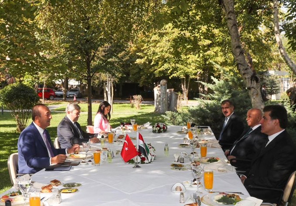 Bakan Çavuşoğlu,  IKBY Başkanı Neçirvan Barzani ile görüştü