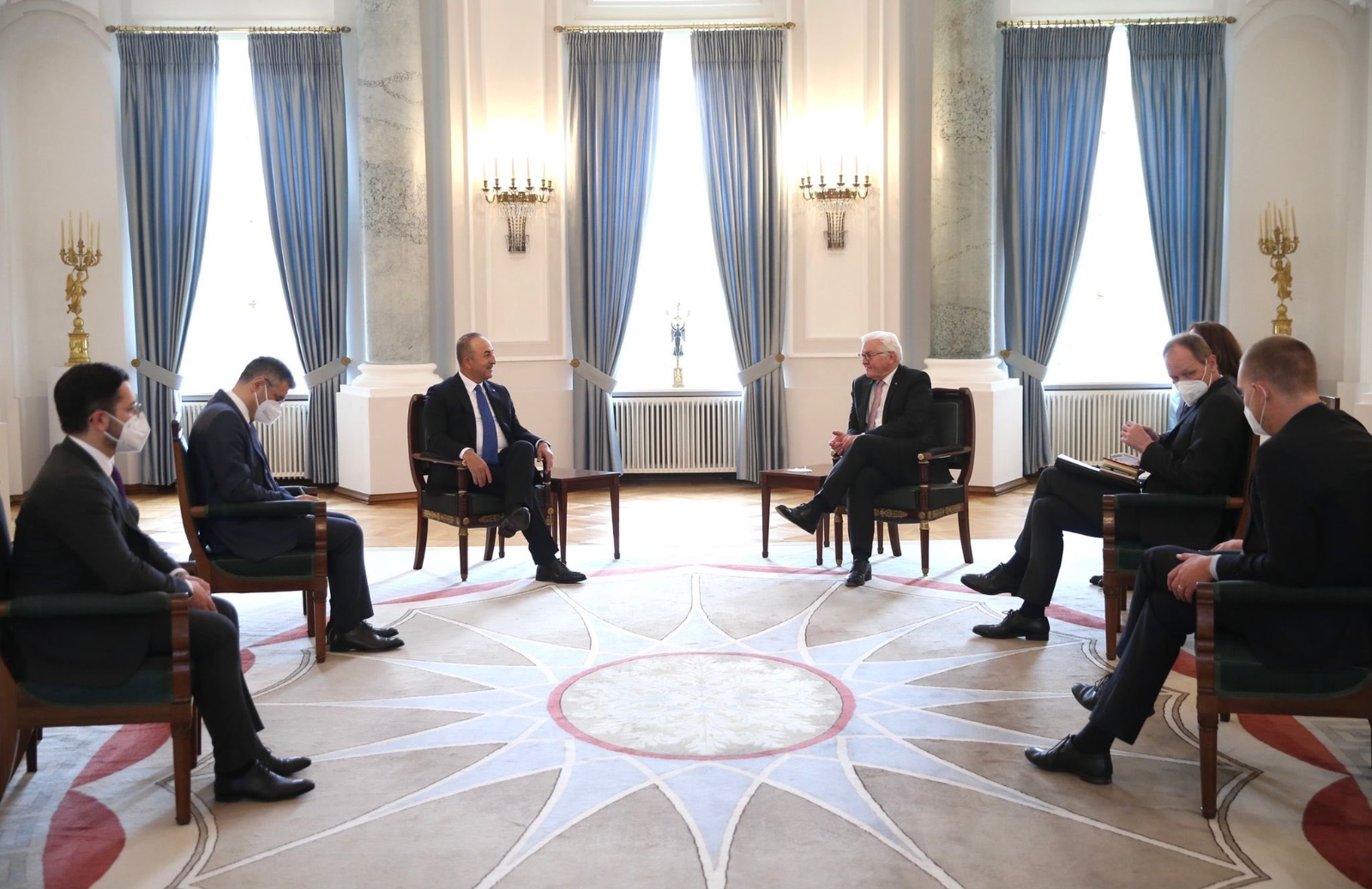 Bakan Çavuşoğlu, Almanya Cumhurbaşkanı Steinmeier ile görüştü