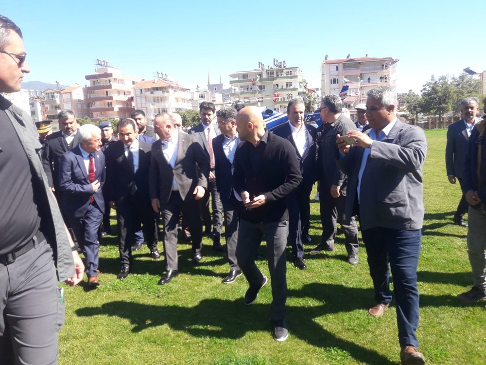 Bakan Çavuşoğlu İdlib şehidinin ailesini ziyaret etti