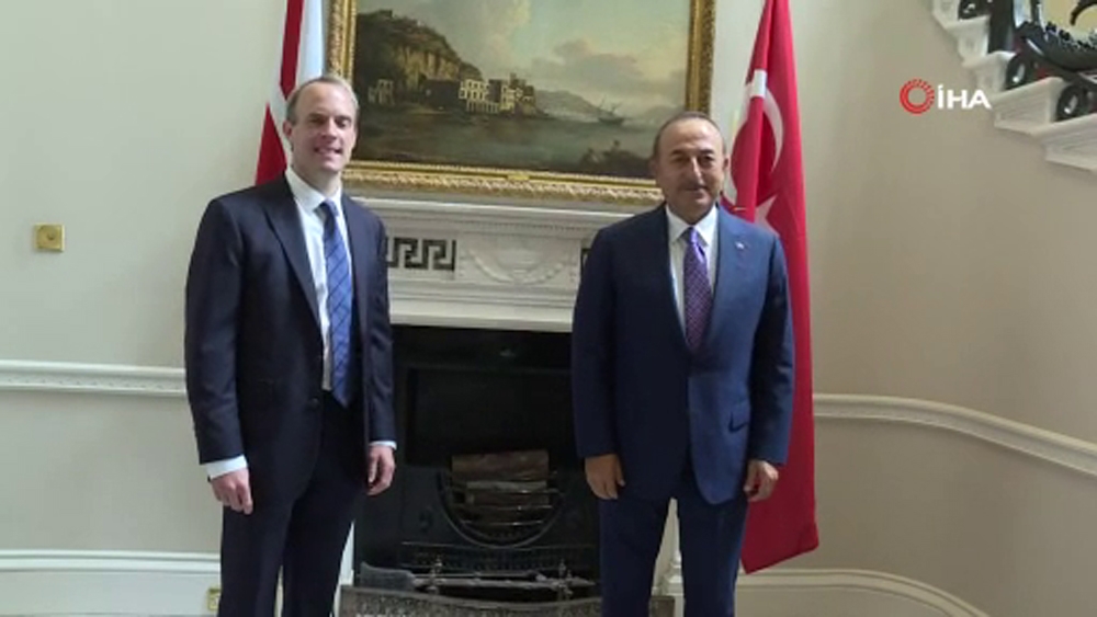 Bakan Çavuşoğlu, İngiliz mevkidaşı ile görüştü