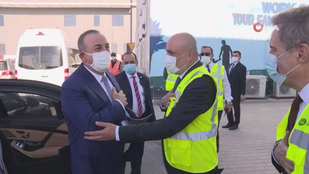 Bakan Çavuşoğlu, Kuveyt Uluslararası Havalimanı Ana Terminali inşaatını ziyaret etti