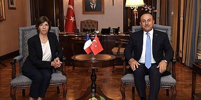 Bakan Çavuşoğlu'ndan Macron'un açıklamalarına yanıt