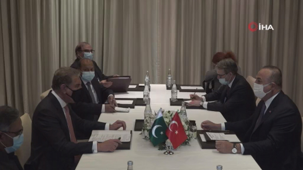 Bakan Çavuşoğlu, Pakistanlı mevkidaşı Kureyşi ile görüştü