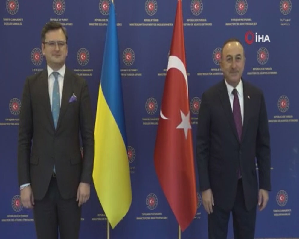 Bakan Çavuşoğlu, Ukrayna Dışişleri Bakanı Kuleba ile bir araya geldi