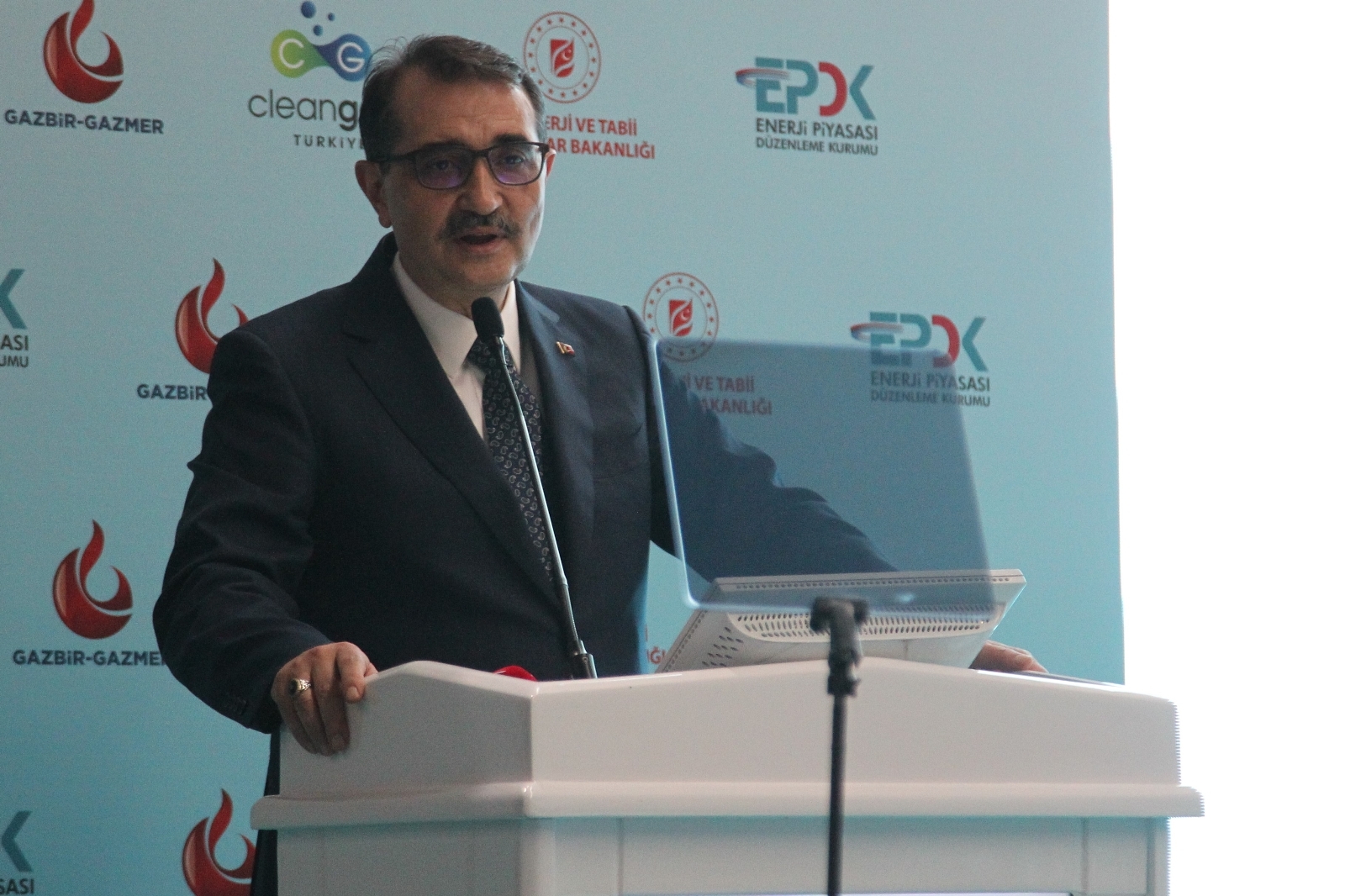 Bakan Dönmez: “İlk üç aydaki kurulu gücümüzün yüzde 97,9’u yenilenebilir enerjiden”