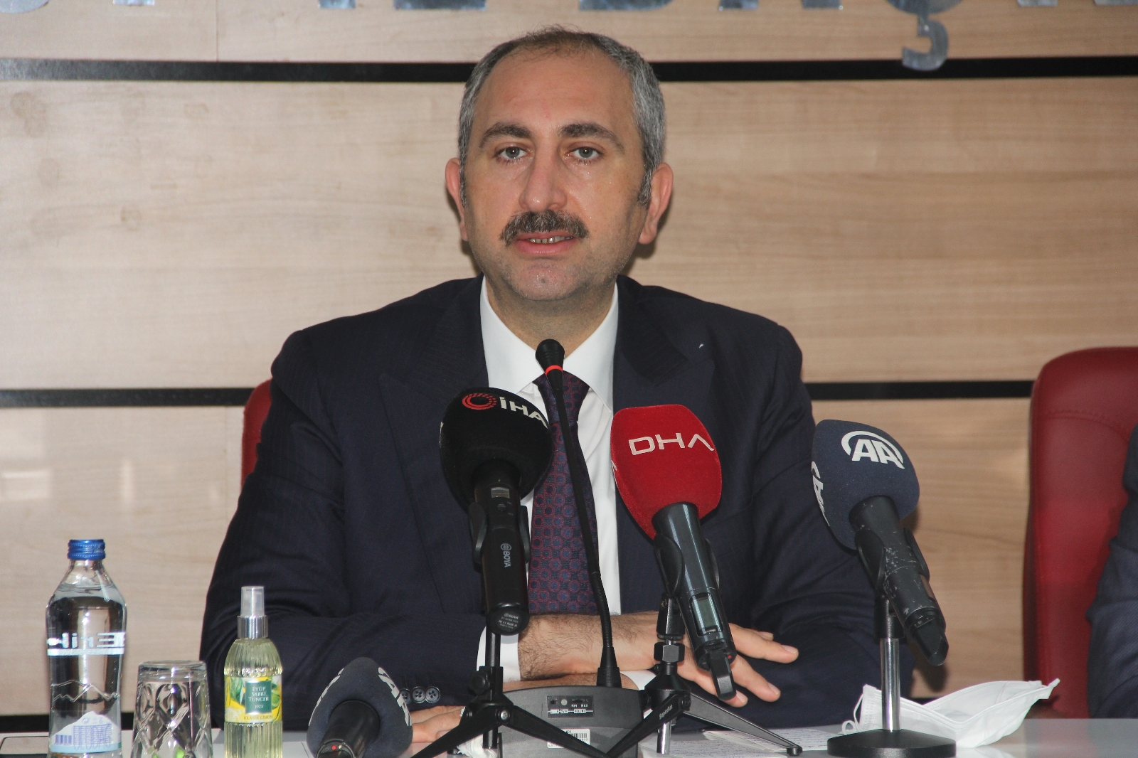 Bakan Gül: “Bir takım polemiklerle siyaset yapmanın Türkiye’ye hiçbir faydası yok”