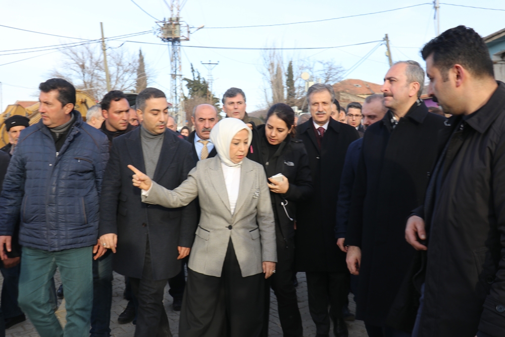 Bakan Gül deprem bölgesinde