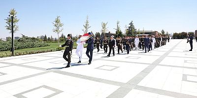 Bakan Güler, Devlet Mezarlığı'nı ziyaret etti