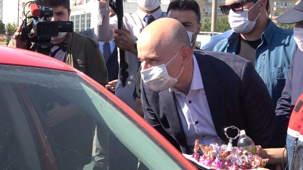 Bakan Karaismailoğlu ’43 ilin’ geçiş noktasında trafik denetlemesine katıldı