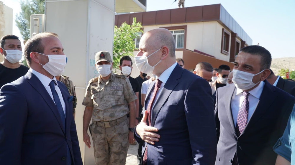 Bakan Karaismailoğlu Eruh’ta yol yapım çalışmalarını inceledi