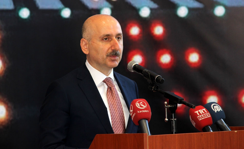 Bakan Karaismailoğlu, Erzurum Havalimanı’nın pist açılış törenine katıldı