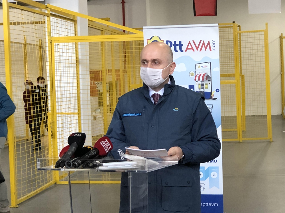 Bakan Karaismailoğlu, maske dağıtım işlemlerini inceledi