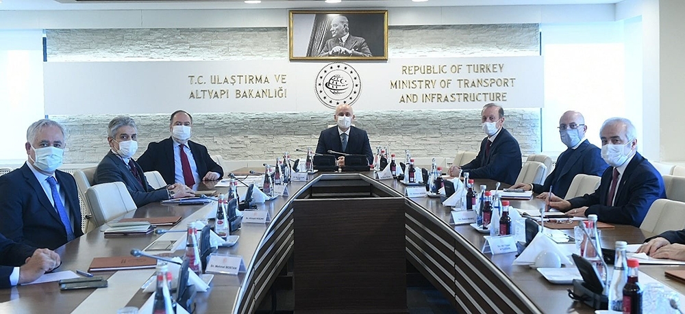 Bakan Karaismailoğlu, TÖSHİD heyeti ile bir araya geldi