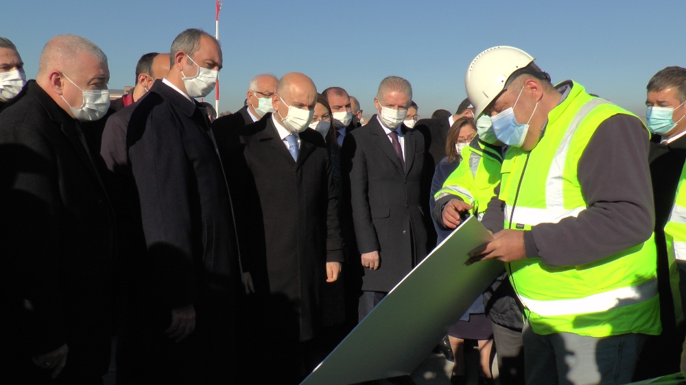 Bakan Karaismailoğlu ve Bakan Gül Gaziantep Havalimanı inşaatında incelemelerde bulundu