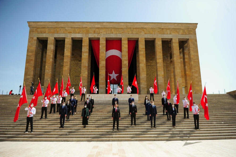 Bakan Kasapoğlu, Anıtkabir’i ziyaret etti