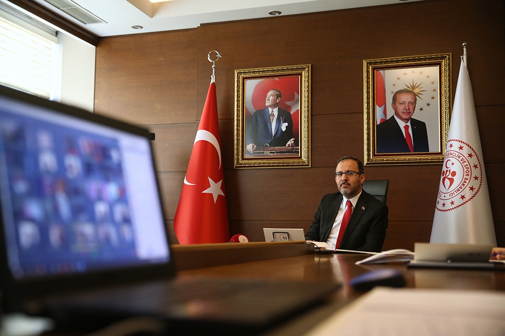 Bakan Kasapoğlu, Gençlik Haftasında temsilci gençlerle bir araya geldi