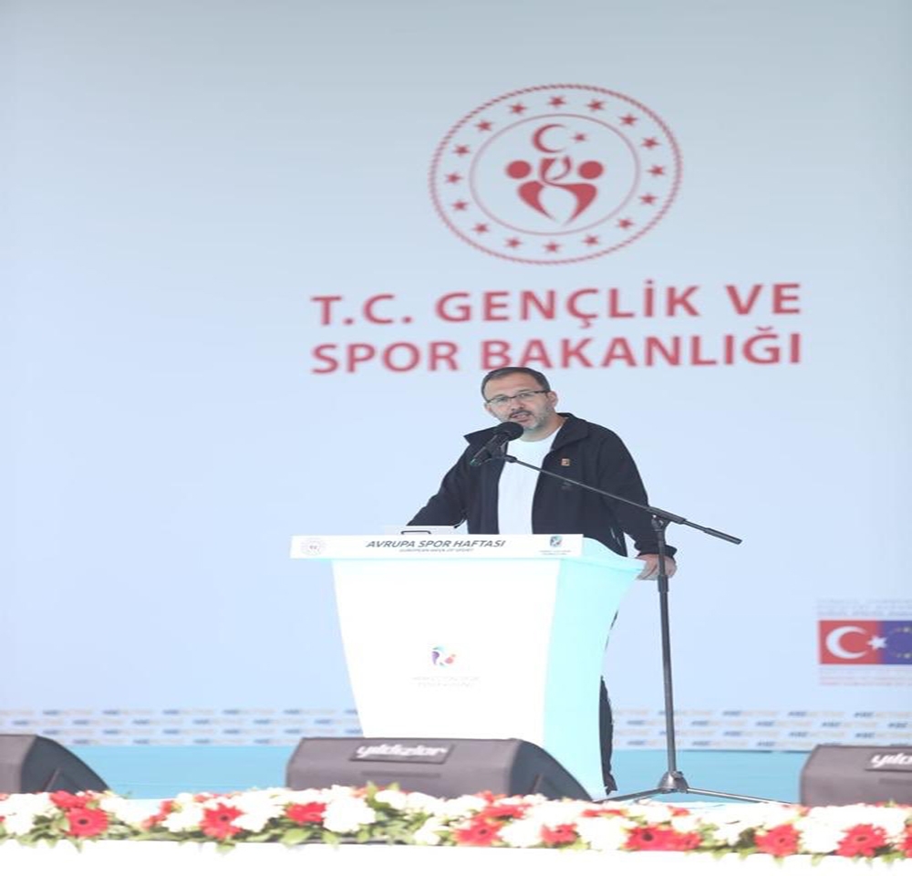 Bakan Kasapoğlu’ndan 17 Yaş Altı Kız Voleybol Milli Takımı’na tebrik