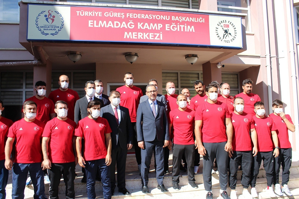 Bakan Kasapoğlu’ndan güreşçilere müjde