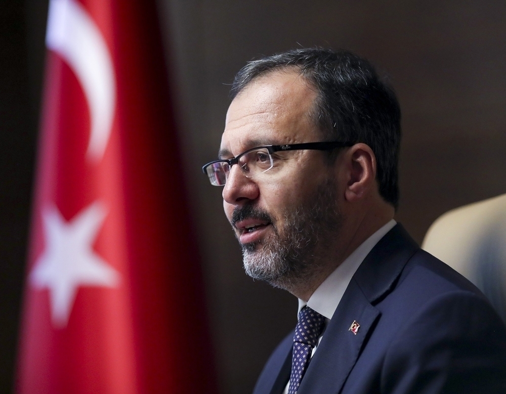 Bakan Kasapoğlu’ndan Milli Güreşçilere tebrik mesajı