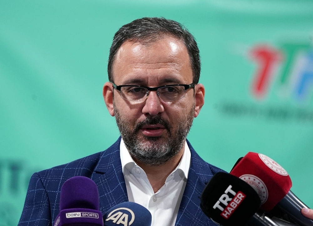 Bakan Kasapoğlu’ndan Neslihan Yiğit için tebrik mesajı
