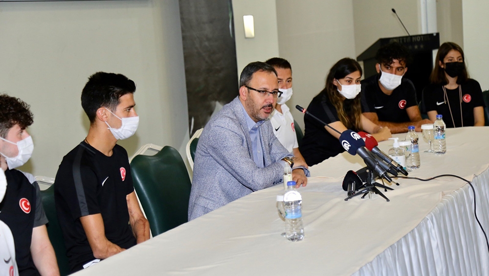 Bakan Kasapoğlu’ndan Paralimpik Milli Tekvando Takımı’na ziyaret