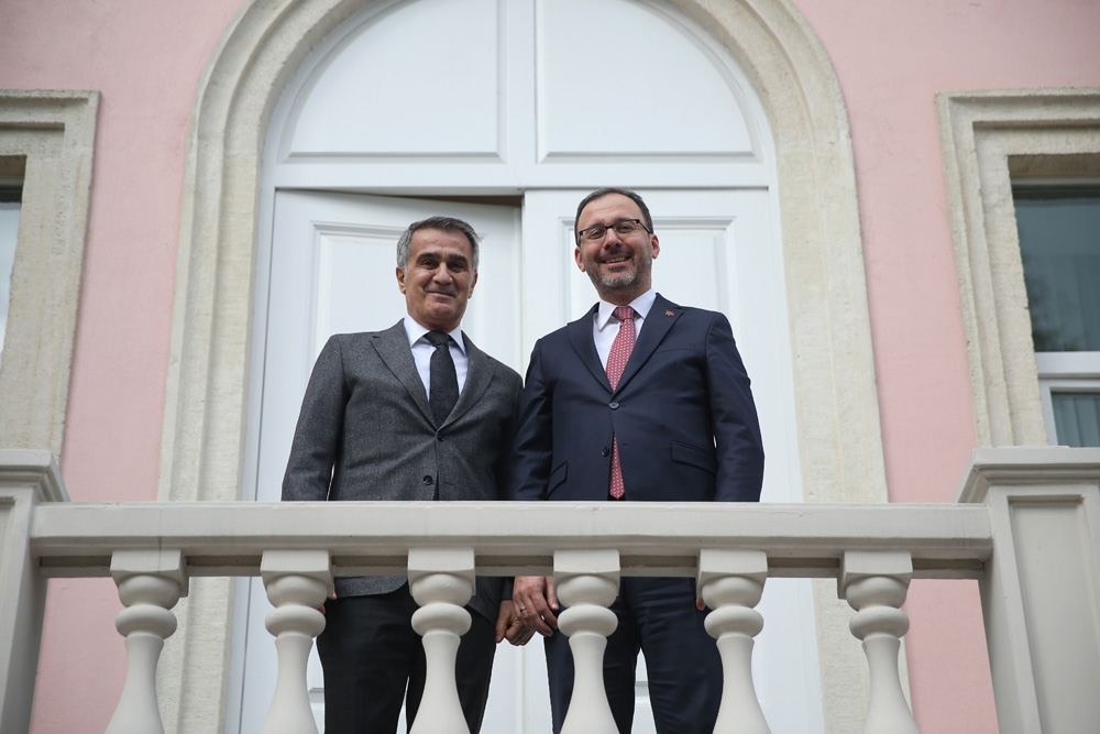 Bakan Kasapoğlu’ndan Şenol Güneş’e ziyaret