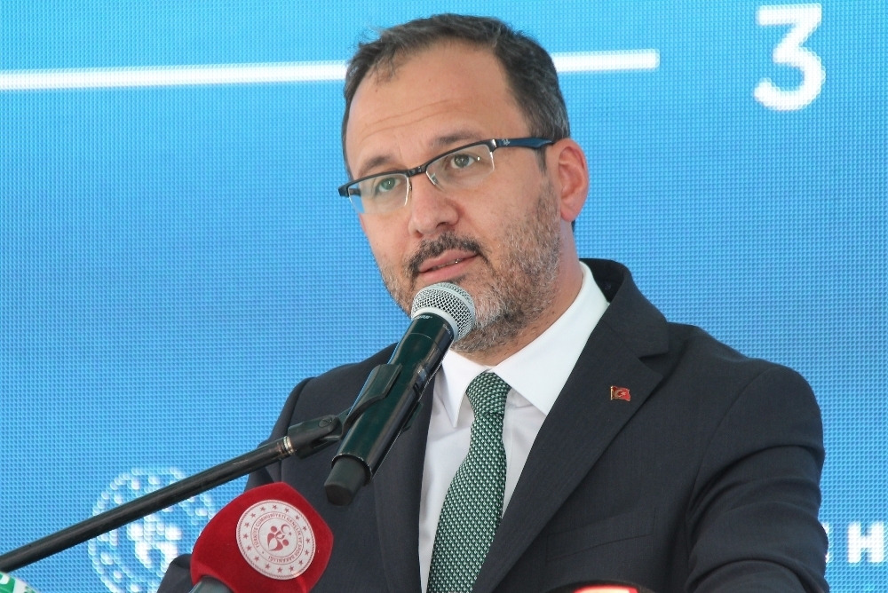 Bakan Kasapoğlu’ndan serbest dalışcı Fatma Uruk’a tebrik