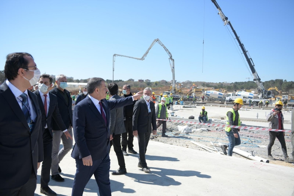 Bakan Koca, Atatürk Havalimanı pandemi hastanesinde incelemelerde bulundu