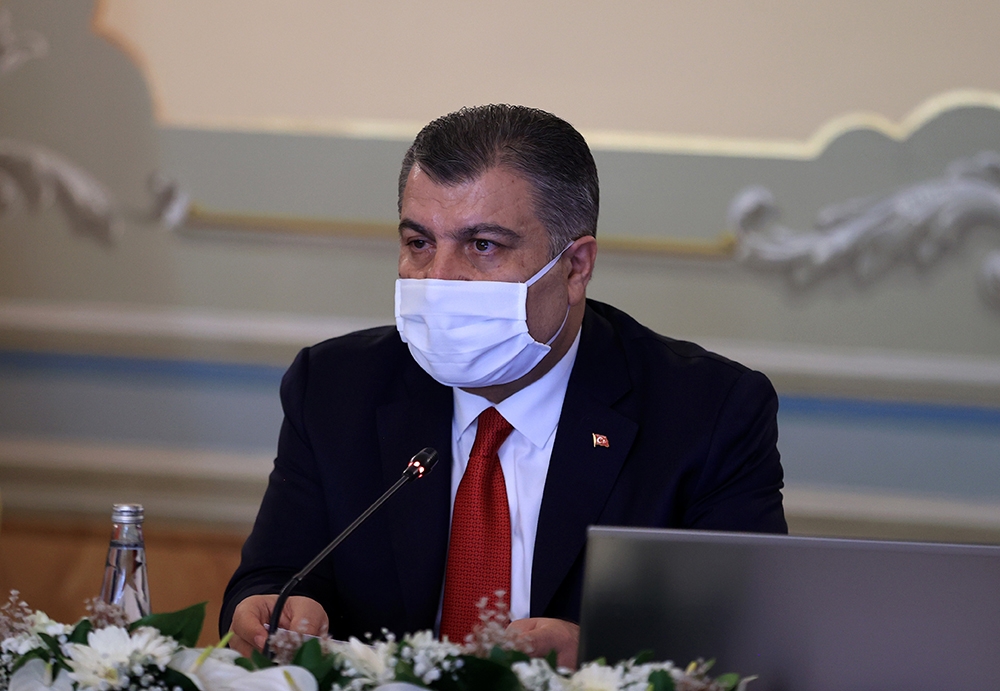 Bakan Koca: “Gelinen nokta daha kuralcı ve disiplinli olmamızı zorunlu kılmaktadır”
